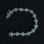 Pulsera cuadrada articulada con diamantes baguette y brillantes