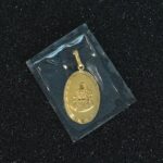 1 × Dije ovalado Buda (aprox. 5 g)