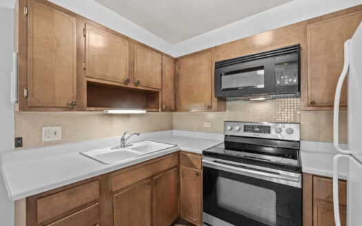 755 S Clinton St #7B